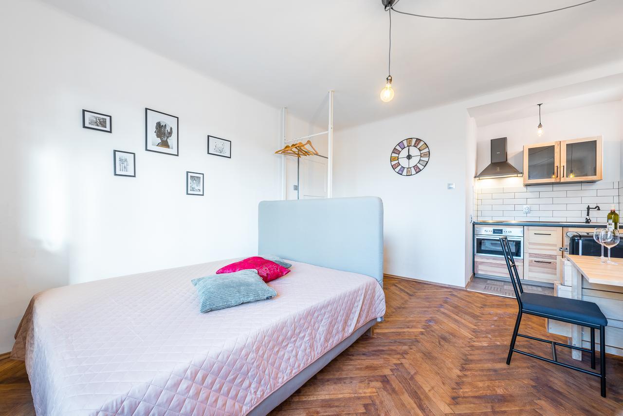 Bellagio Apartment B Прага Екстериор снимка